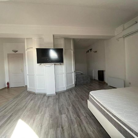 Sunny House Apartman Szeged Buitenkant foto