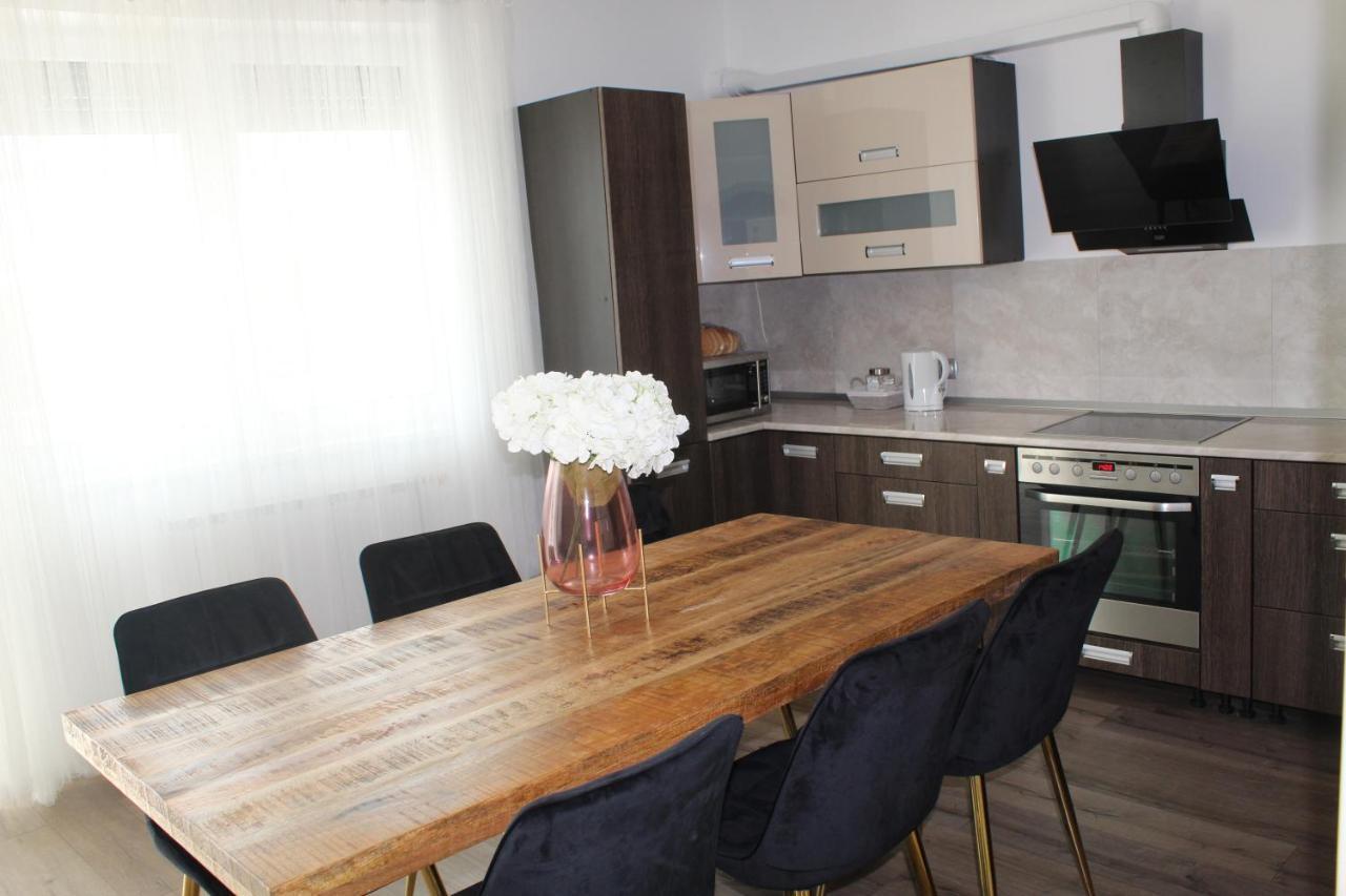 Sunny House Apartman Szeged Buitenkant foto