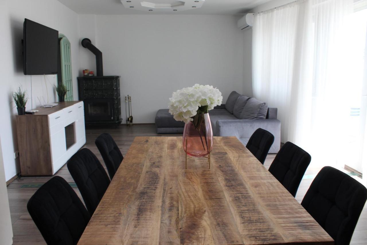 Sunny House Apartman Szeged Buitenkant foto