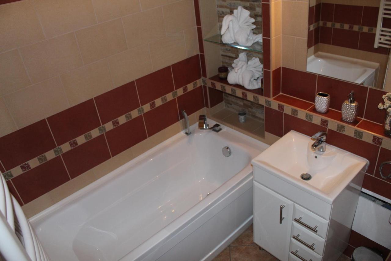 Sunny House Apartman Szeged Buitenkant foto